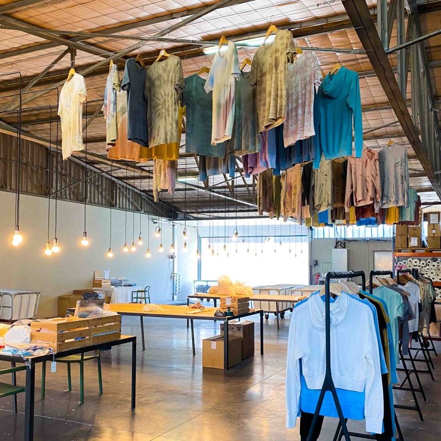Textilien & Merchandise Produktion - Showroom - Organic Cotton Muster - T-Shirts und Hoodies